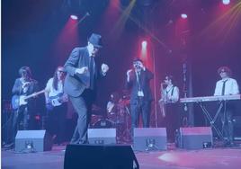 Pepo Espejo y David Díaz recrean a los Blues Brothers en un tributo con una banda de nueve músicos.