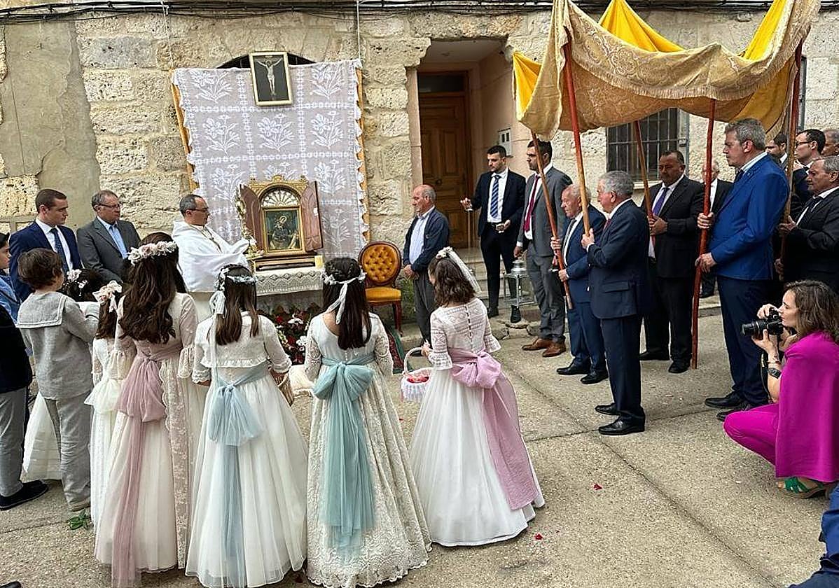 Corpus Christi con sombrero en Peñaflor