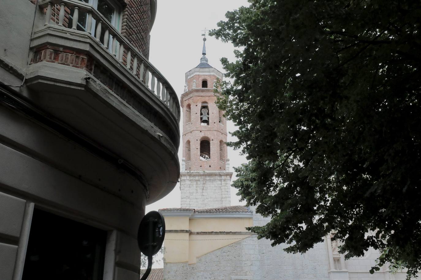 Un paseo en imágenes por la plaza del Salvador