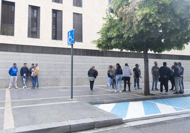 Imagen de los alrededores de los juzgados este jueves tras pasar a disposición judicial los detenidos.