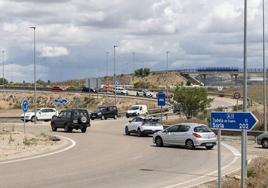 Señalización del lugar por el que transcurrirá el carril segregado.