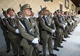 Alumnos egresados de la Academia de Artillería en el acto de fin de curso, este viernes.