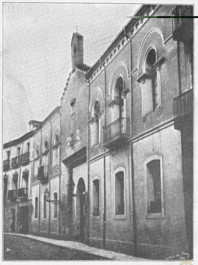 Facaha del antiguo hospital Santa María de Esgueva.