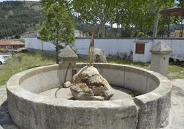 Una de las fuentes de El Espinar, actualmente, con el agua cortada.