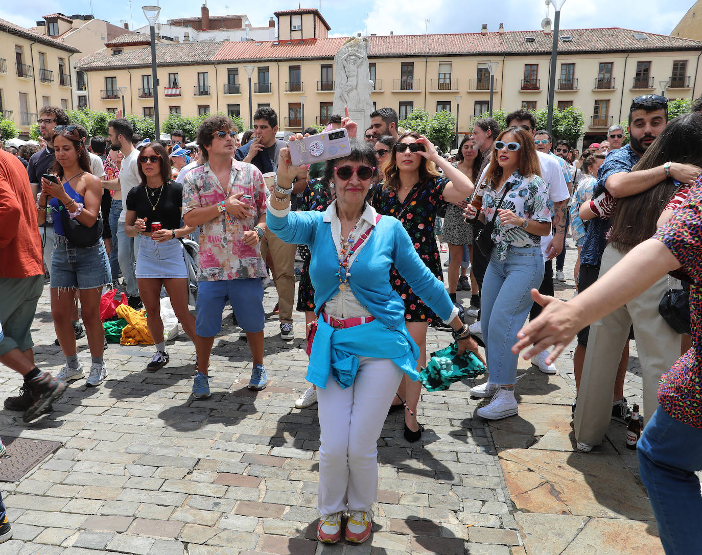 La animación del Sonora invade plazas y calles