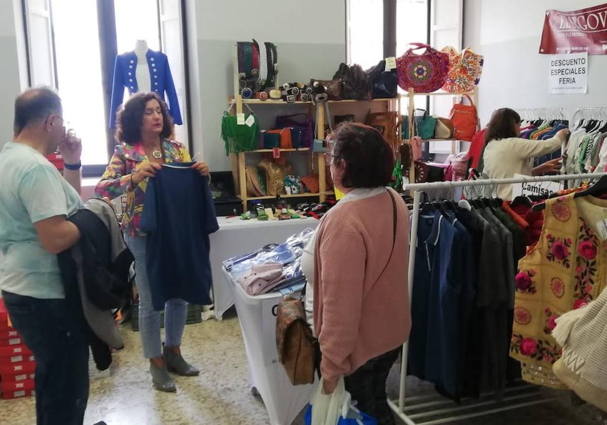 Uno de los puestos instalados en el interior de la antigua prisión provincial.