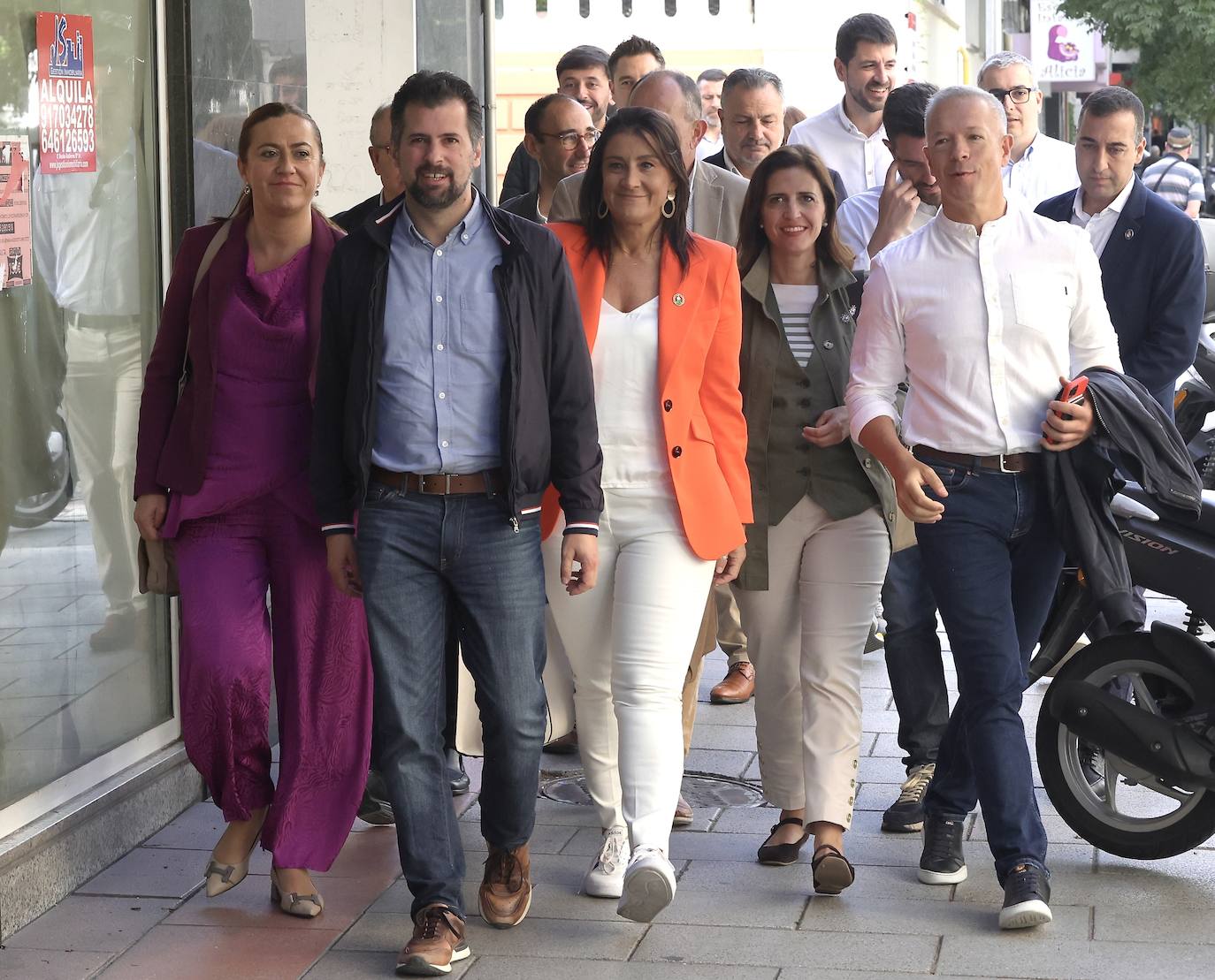 Luis Tudanca encabeza la delegación de Castilla y León a su llegada al Comité Federal del PSOE.