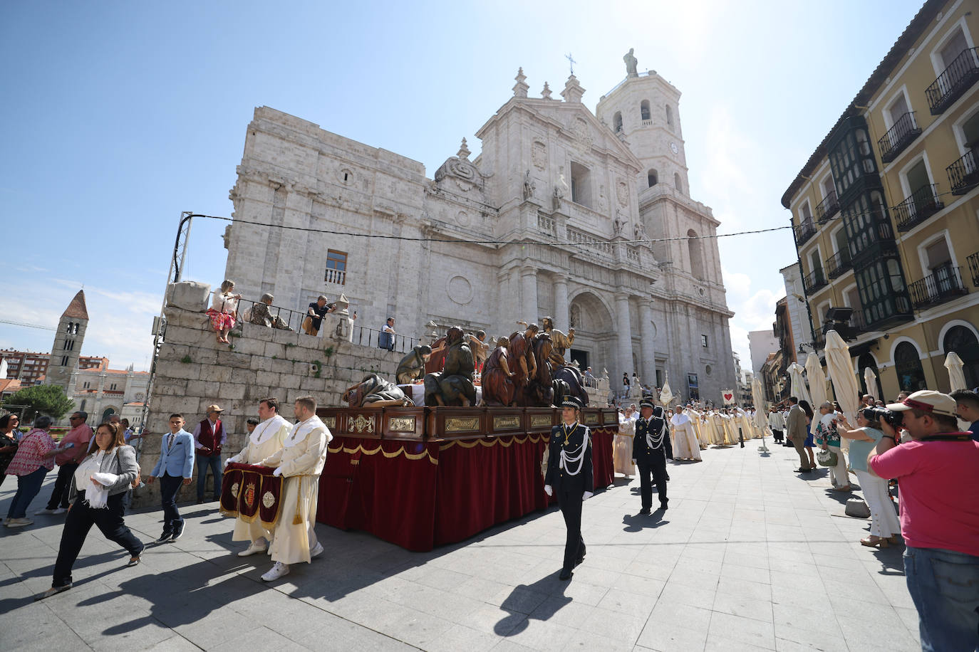 El Corpus Christi llena de luz las calles de Valladolid
