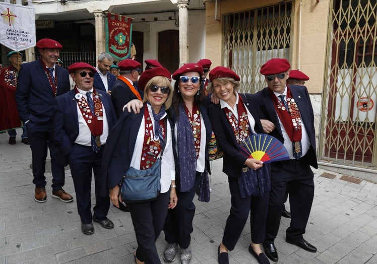 Integrantes de la Cofradía de la Anchoa del Cantábrico.