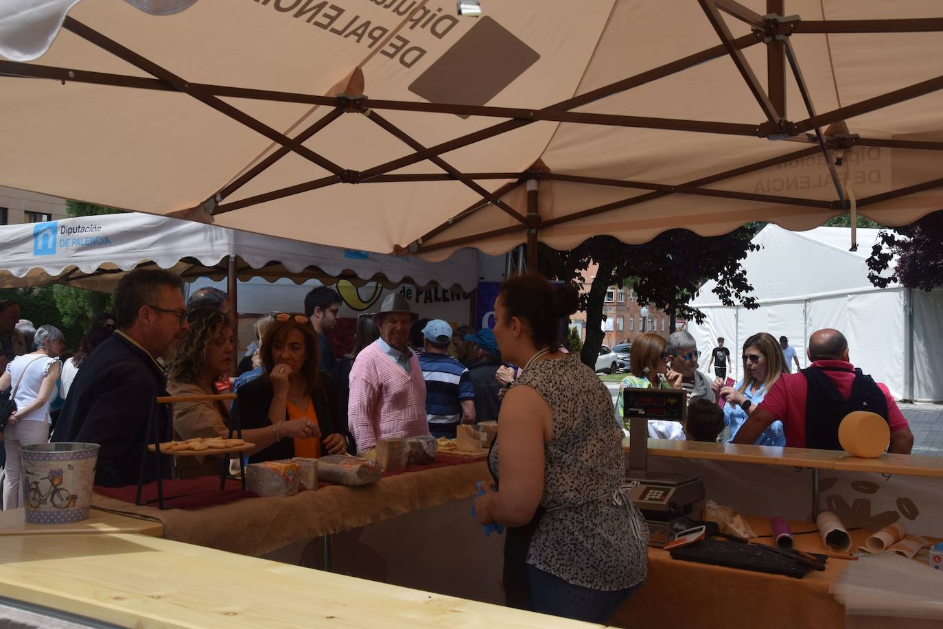 Guardo saborea los buenos alimentos de Palencia