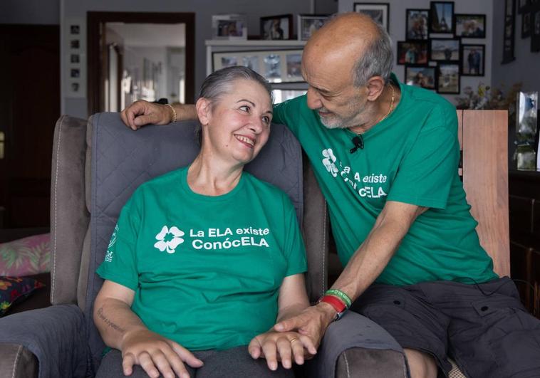 Yoli Fernández Herreras y Miguel Fernández Palomar, en su casa de Valladolid.