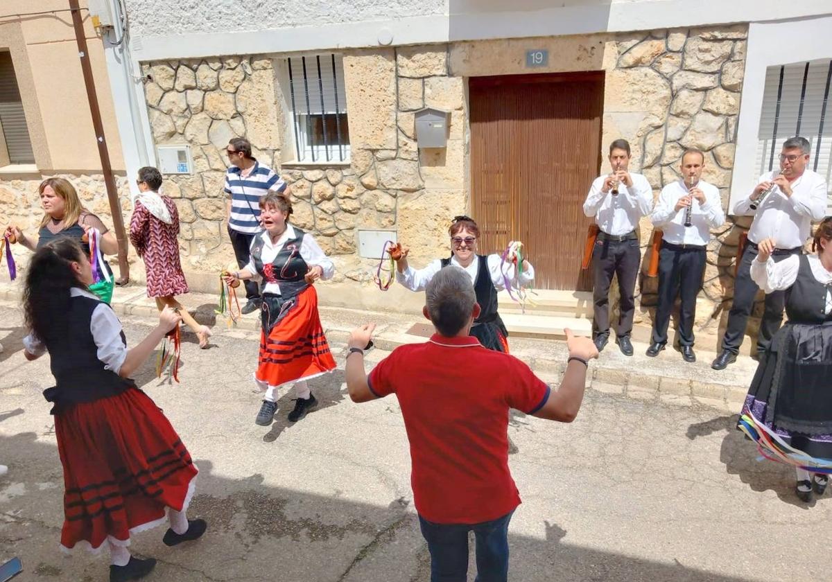 Danzas en las fiestas de Castrillo de Don Juan.