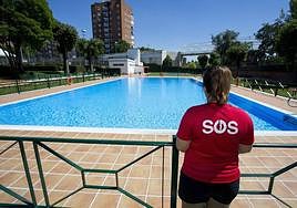 Socorrista en la piscina Juan de Austria de Valladolid.