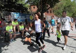 Alumnos y familiares, en la carrera, en los entornos del colegio San José.