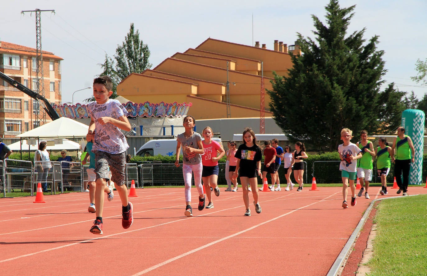 Girathón solidario en las pistas de atletismo