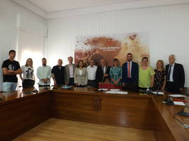 José María López Acero, con la corporación municipal de Venta de Baños.