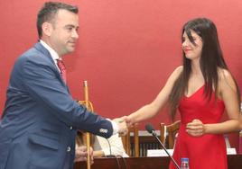 Carlos Fraile (PSOE) y Lucia Arranz (IU), durante el pleno.