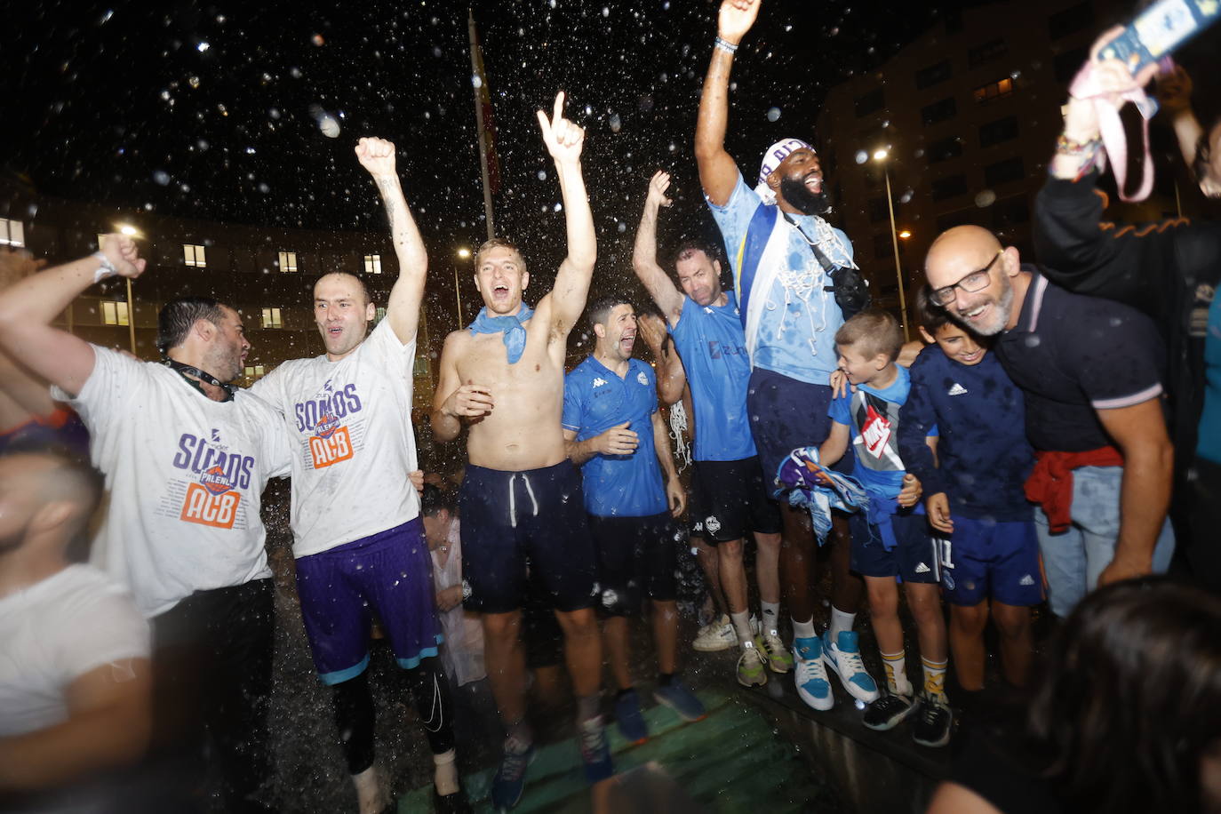 El Zunder Palencia celebra el ascenso a ACB en la Plaza de España