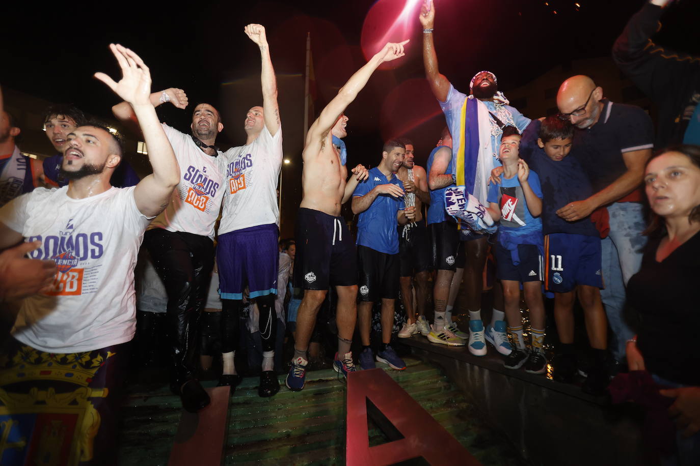 El Zunder Palencia celebra el ascenso a ACB en la Plaza de España