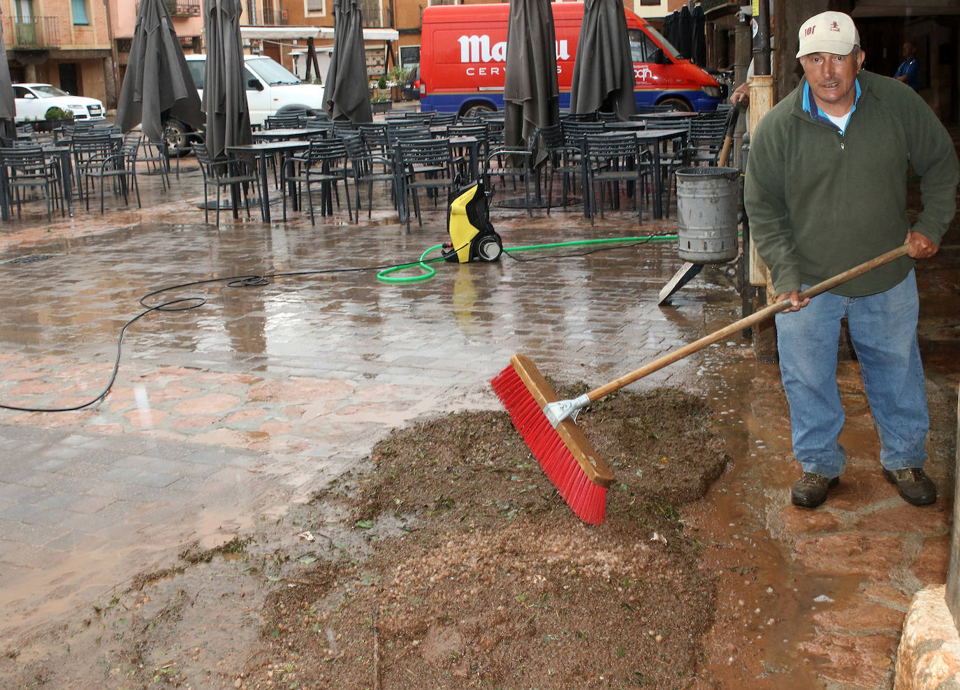 El rastro de la tormenta de granizo en Ayllón