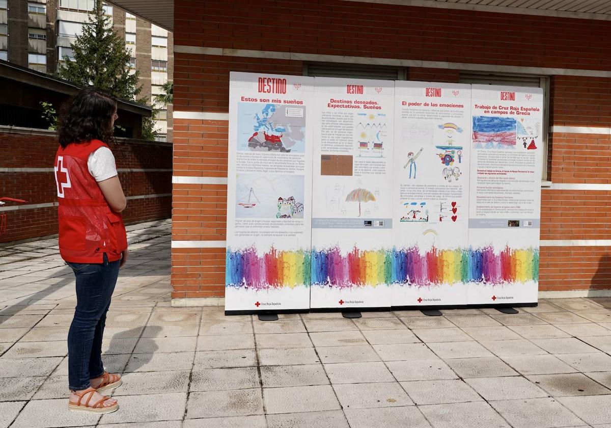 Exposición este martes en Cruz Roja para conmemorar el Día Mundial de las Personas Refugiadas.