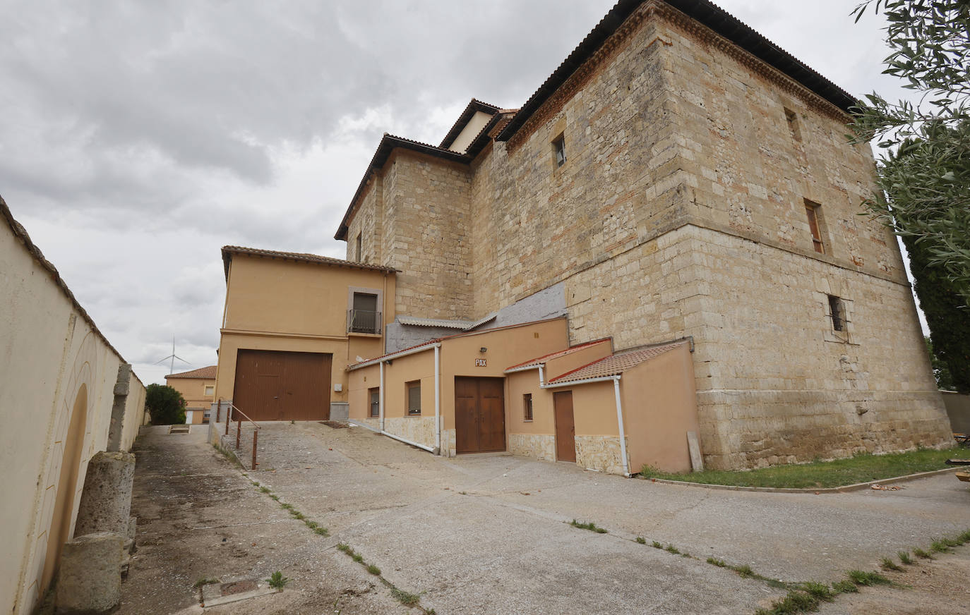 El exterior del Monasterio de Ampudia luce como antes del incendio