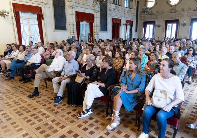 Público en el Círculo de Recreo.