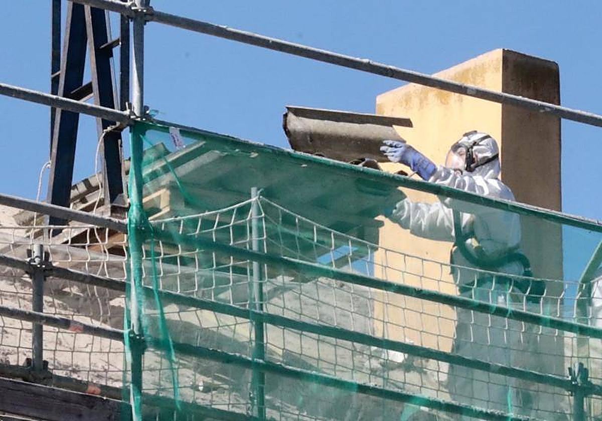 Retirada de amianto en un edificio de Valladolid.