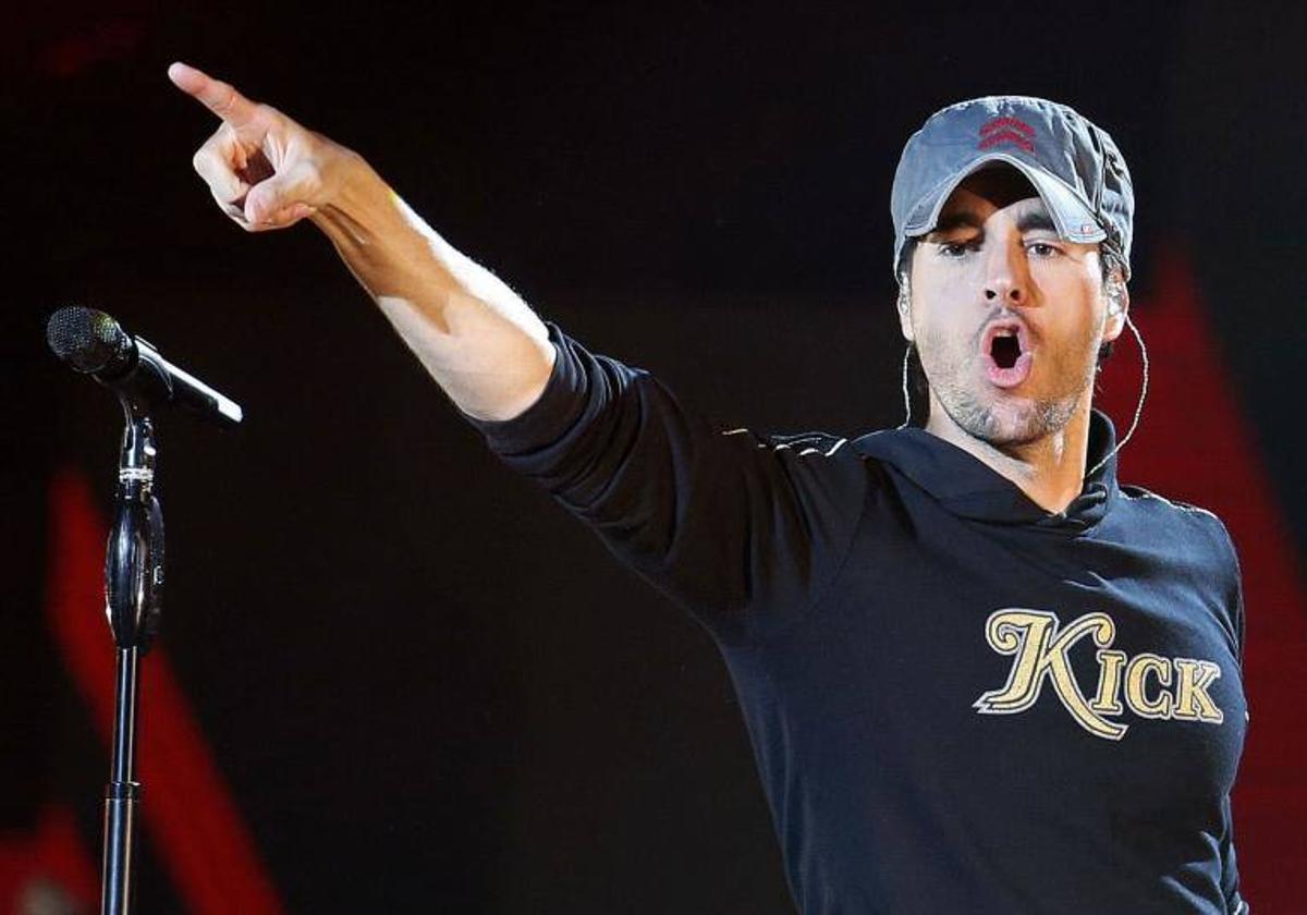 Enrique Iglesias durante un concierto en Chile.