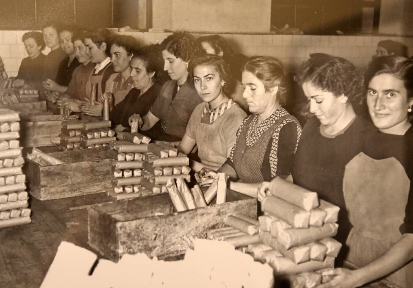 Mujeres trabajando en la fábrica de achicoria en Cuéllar