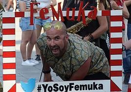 Los pasacalles de Femuka y la Escuela de Dulzaina animan las calles en el inicio de las fiestas