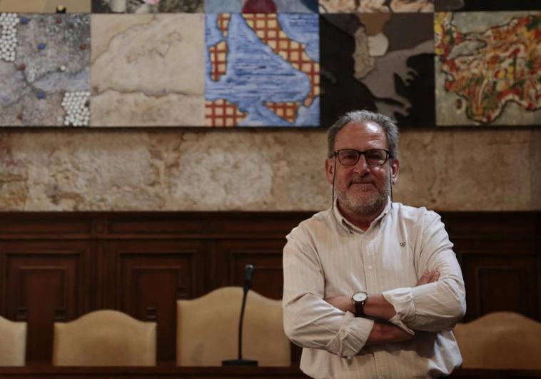 El profesor Plaza en la Sala de Grados de la Facultad de Geografía de la Universidad de Salamanca.