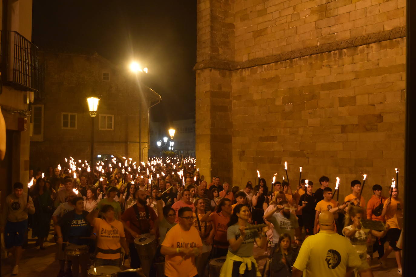 Aguilar vibra con la procesión de antorchas y la hoguera