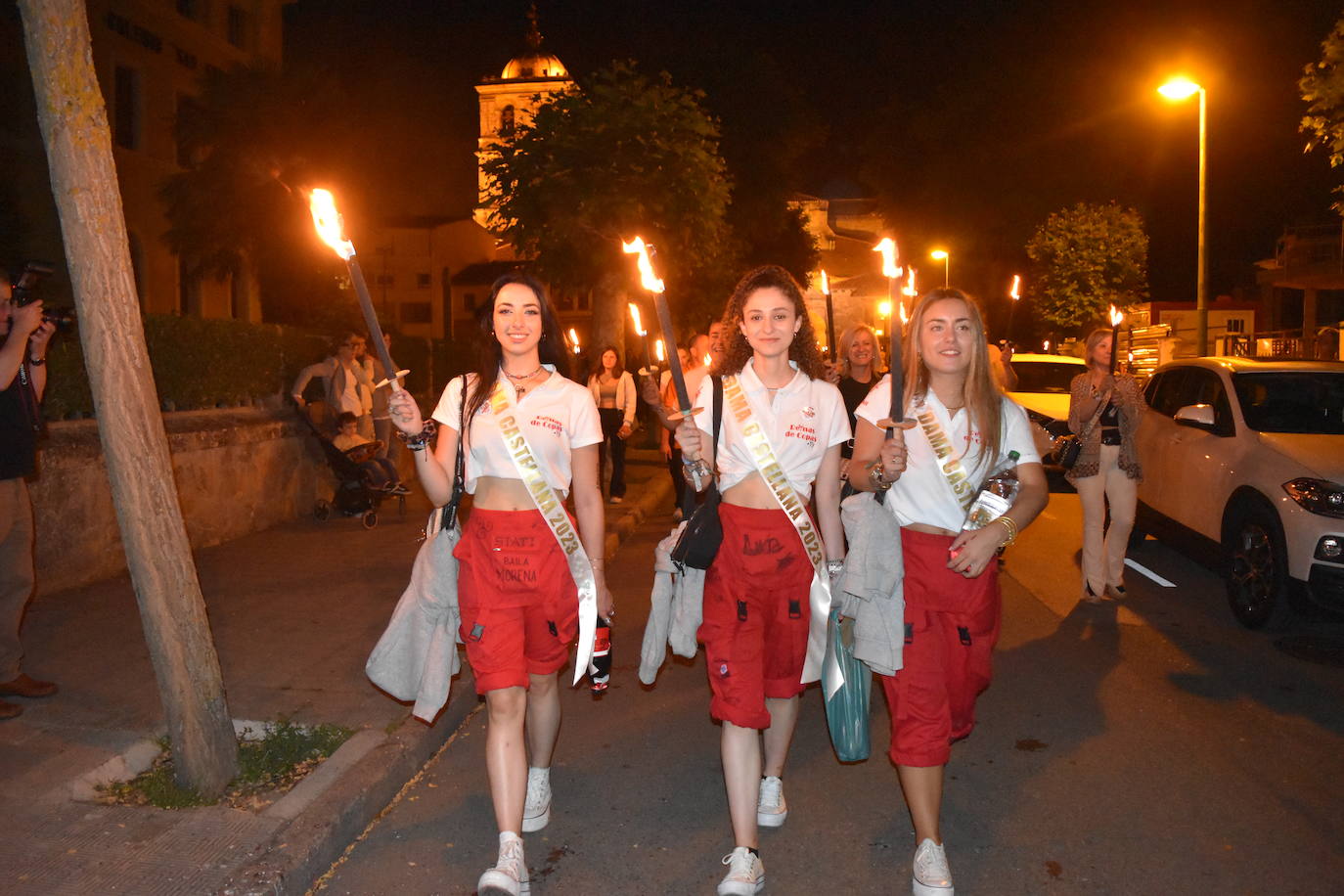 Aguilar vibra con la procesión de antorchas y la hoguera