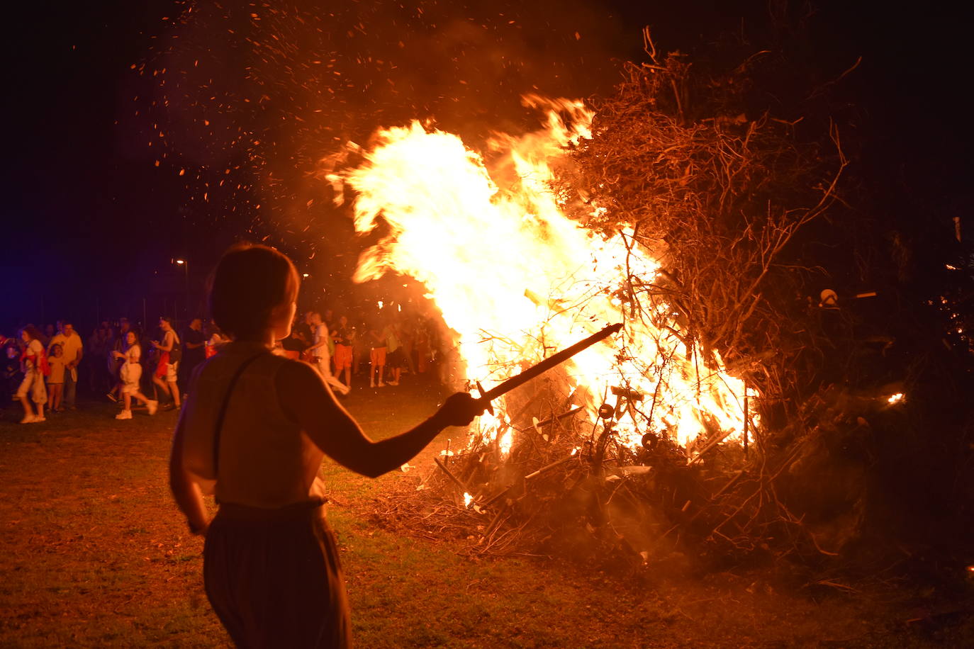 Aguilar vibra con la procesión de antorchas y la hoguera