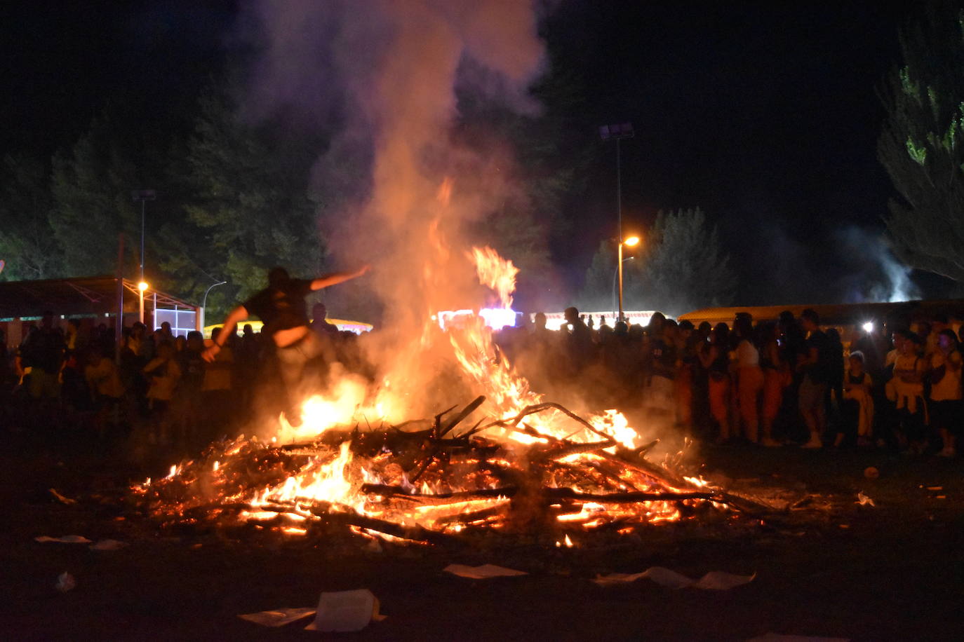 Aguilar vibra con la procesión de antorchas y la hoguera