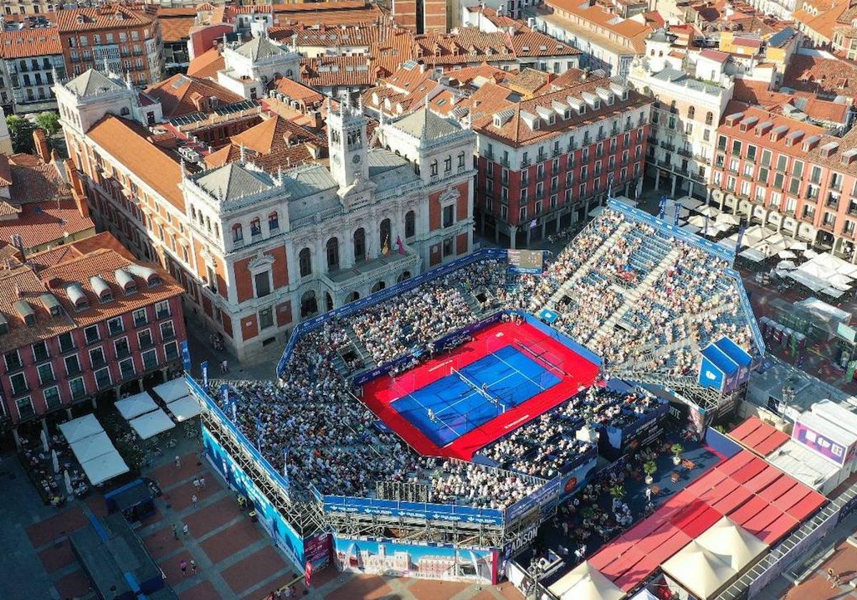 Espectacular vista aérea de la Plaza Mayor de Valladolid durante el World Padel Tour