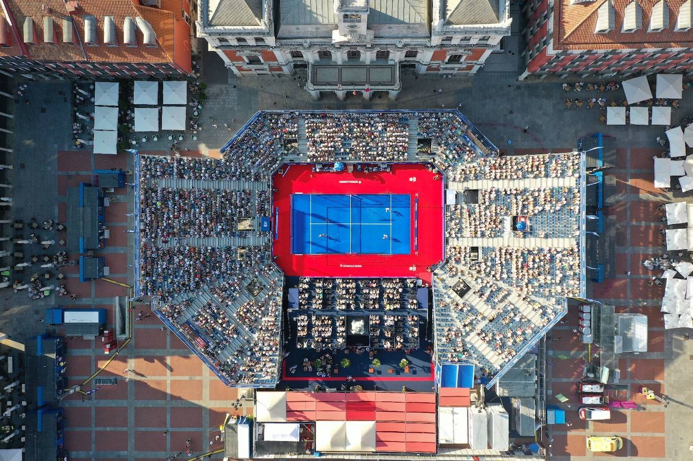 Espectacular vista aérea de la Plaza Mayor de Valladolid durante el World Padel Tour