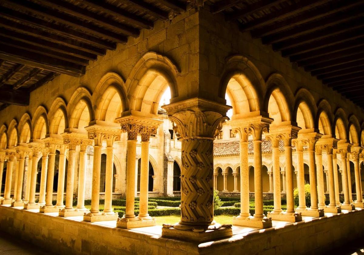 Claustro del monasterio de San Andrés de Arroyo en la localidad palentina del mismo nombre.