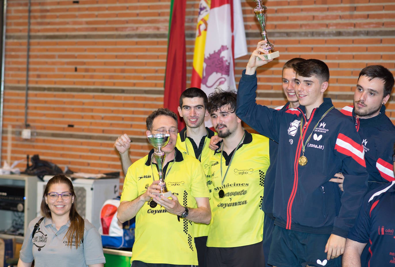 El Seghos, con uno de los trofeos conseguidos.