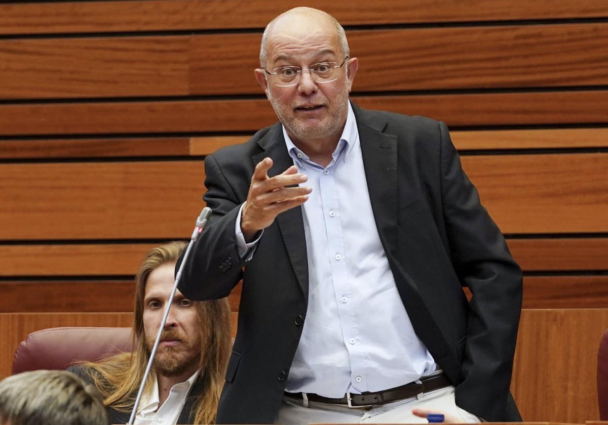 Francisco Igea interviene en un pleno de las Cortes de Castilla y León.