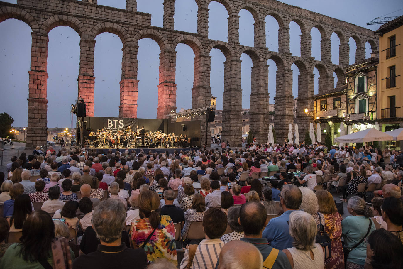 La música protagoniza el martes de fiestas