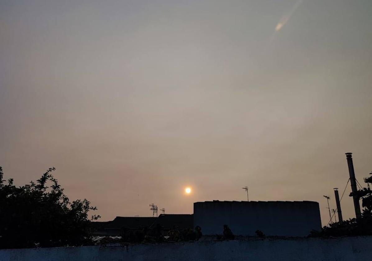 Humo de los incendios de Canadá visto desde Traspinedo este lunes.