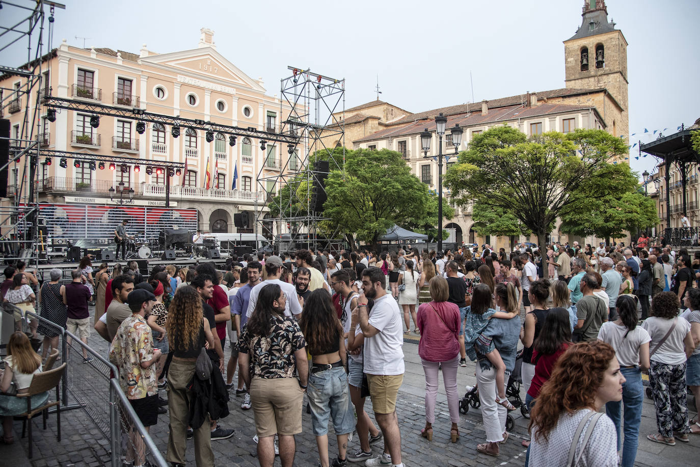 La música protagoniza el martes de fiestas