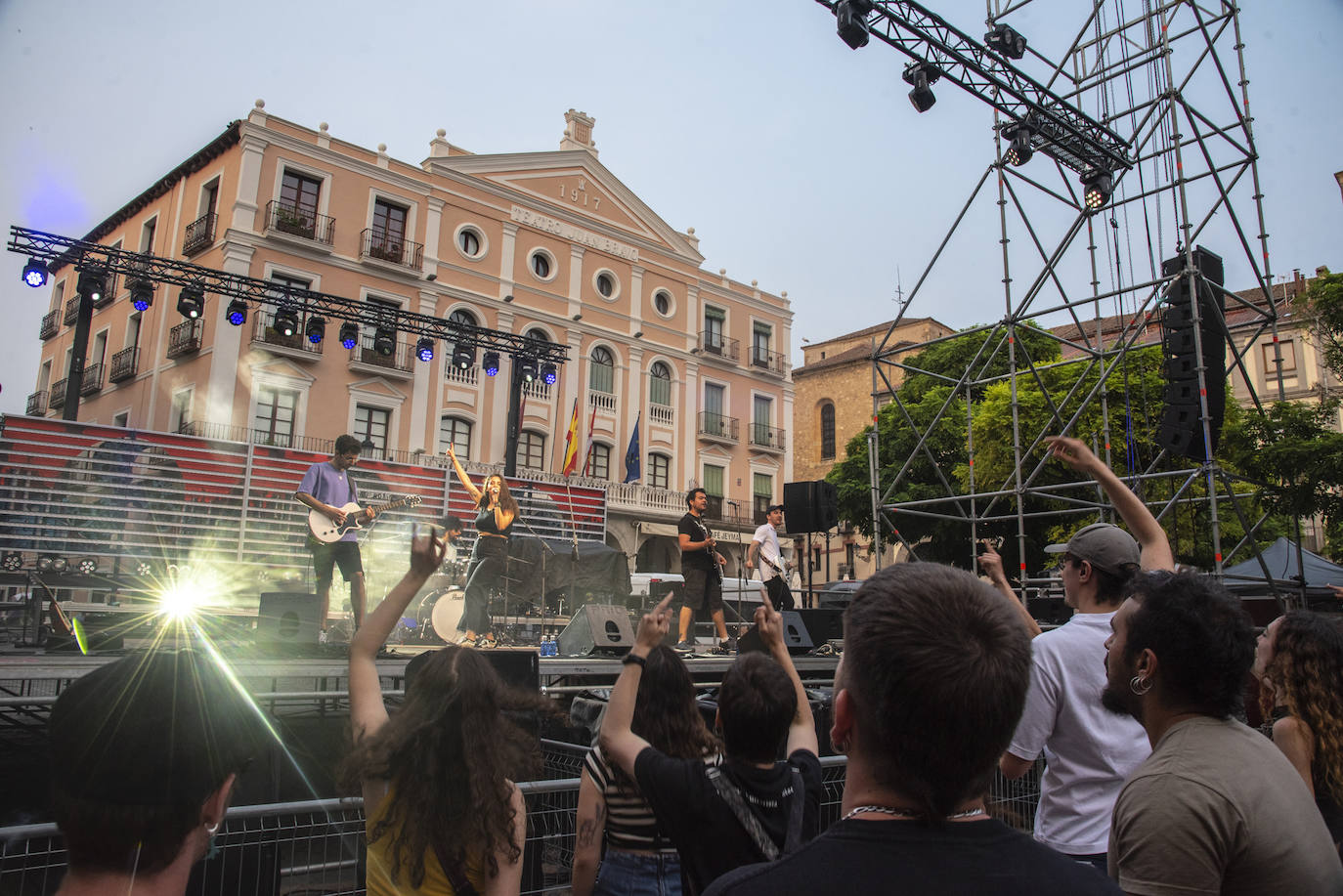 La música protagoniza el martes de fiestas