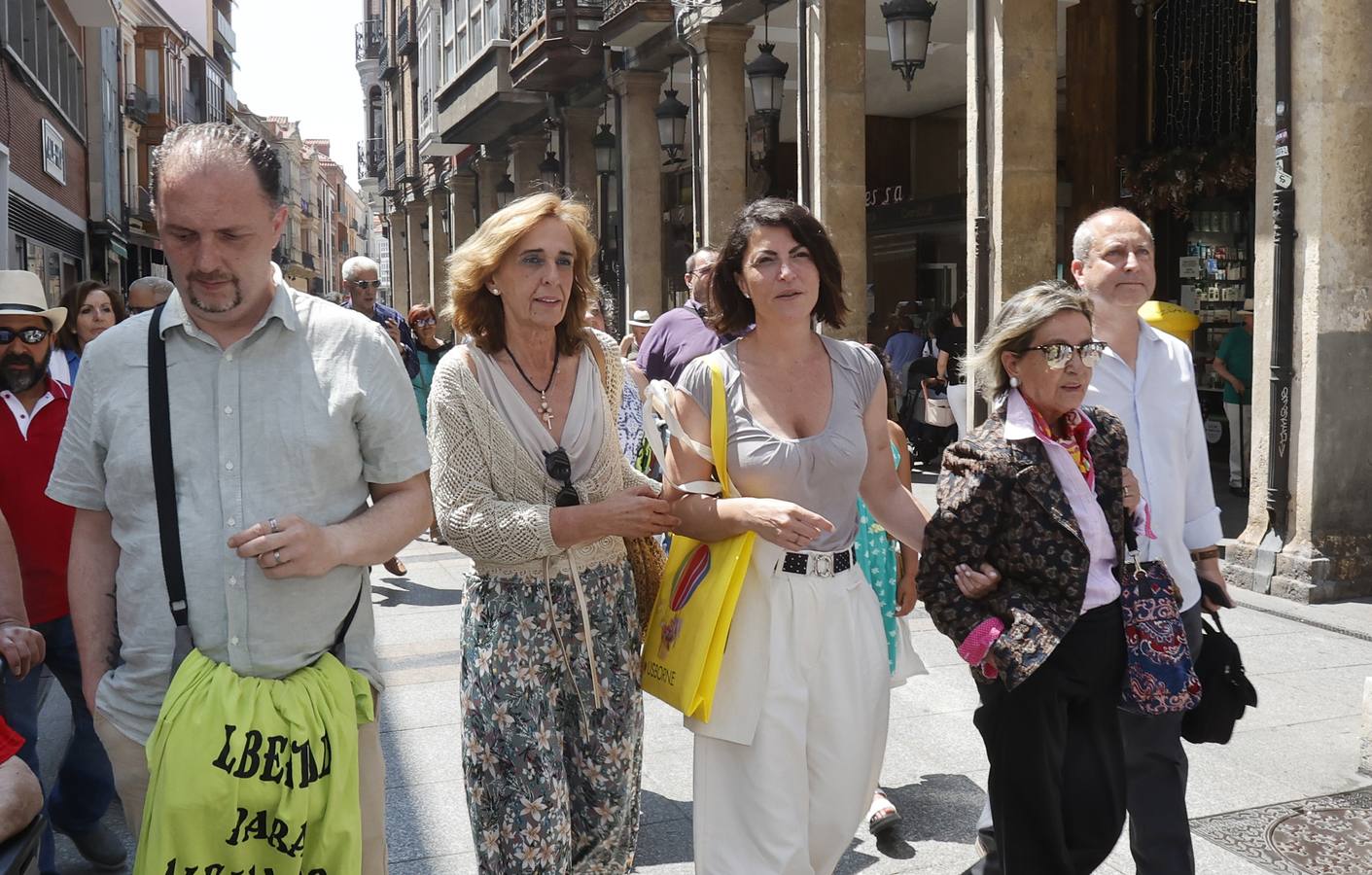 Macarena Olona visita Palencia para arropar a su candidato al Congreso