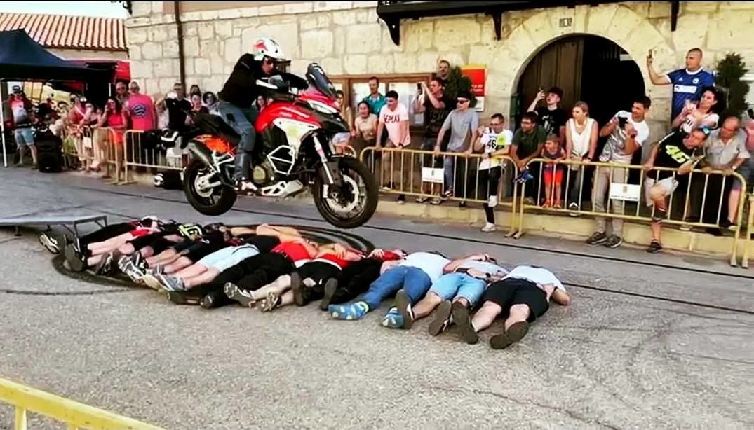 Herrera de Valdecañas celebra su Sexta Queda Motera