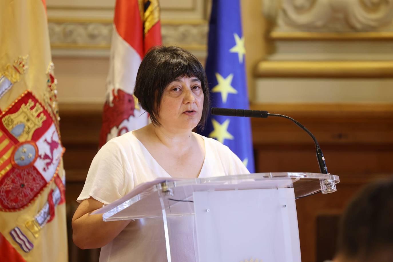 María Eugenia Martín, de Dialogasex, pronuncia su discurso: 'Reivindicando la diversidad: por los derechos LGTBI'.