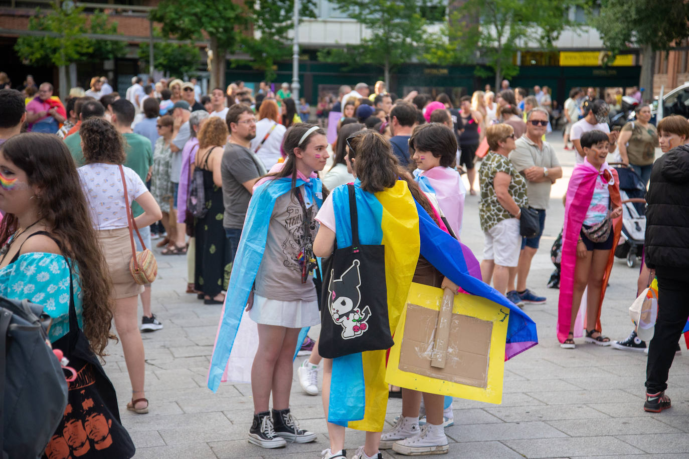 El Día del Orgullo tiñe de arcoíris las calles de Palencia