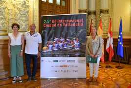 María Teresa Martínez, Narciso Suárez y Cristina de la Fuente en la presentación del K4 Internacional 'Ciudad de Valladolid'.